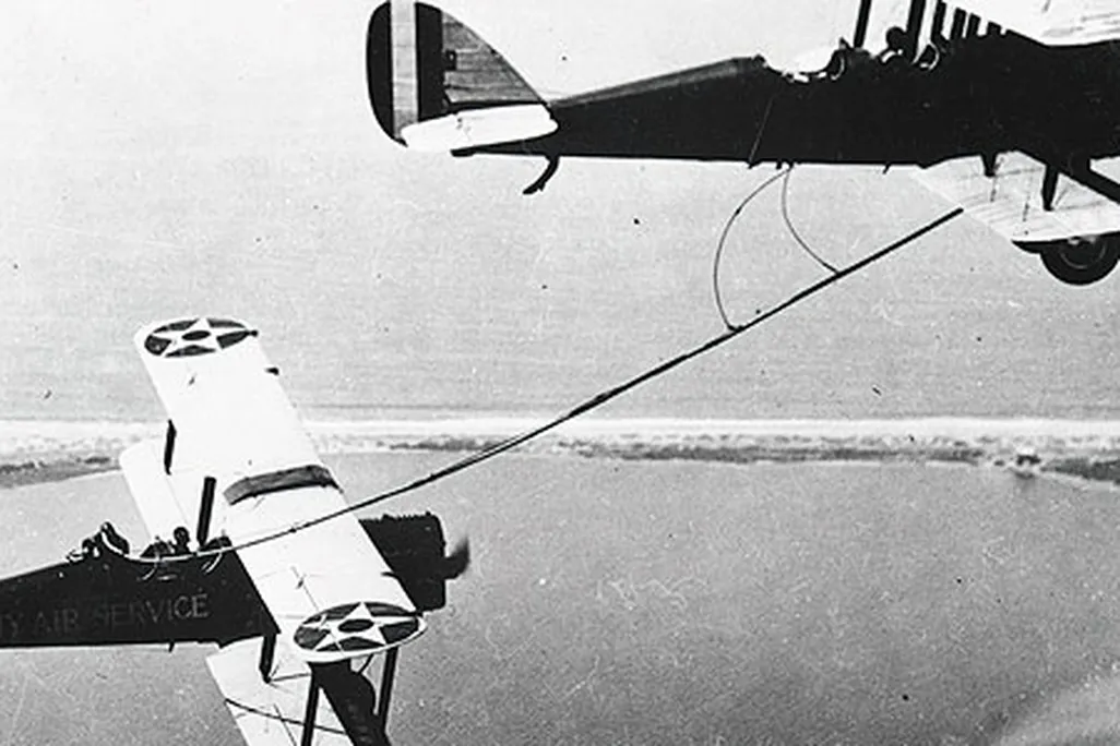 Early aerial refueling required catching the hose by hand, as the back-seater in the de Havilland DH-4B (left) did in 1923.