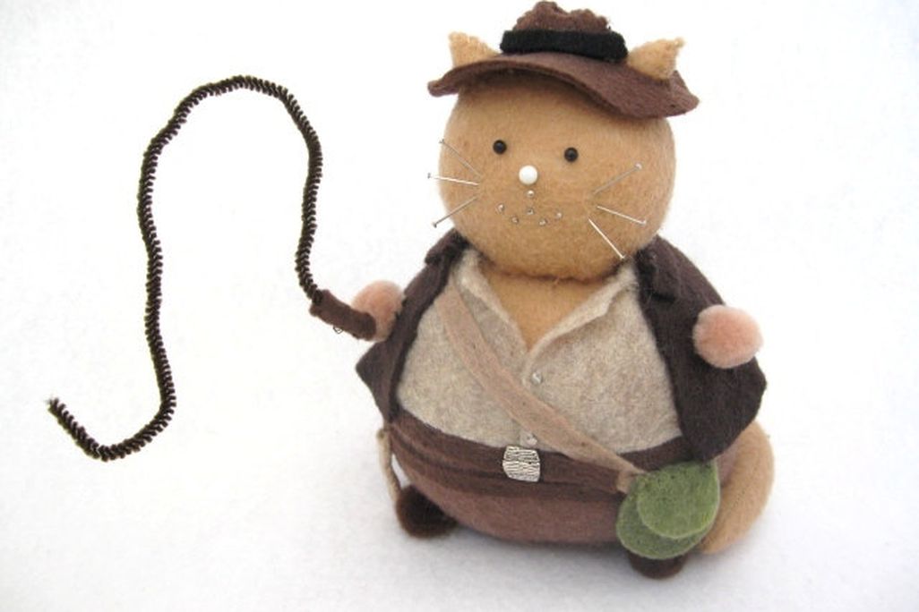 Indiana Jones Cat doesn’t mind snakes so much.
