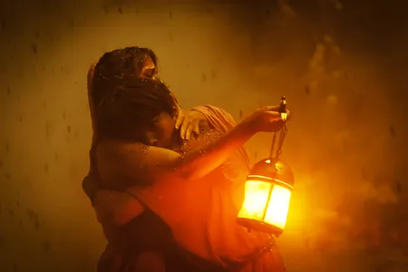 Felicio (played by Frankie Treadaway) and his mother (Madeleine Walker) try to escape Mount Vesuvius' eruption in "Pompeii: Out of Time With Tom Hiddleston."