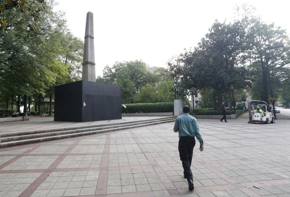 Linn Park confederate monument.jpg
