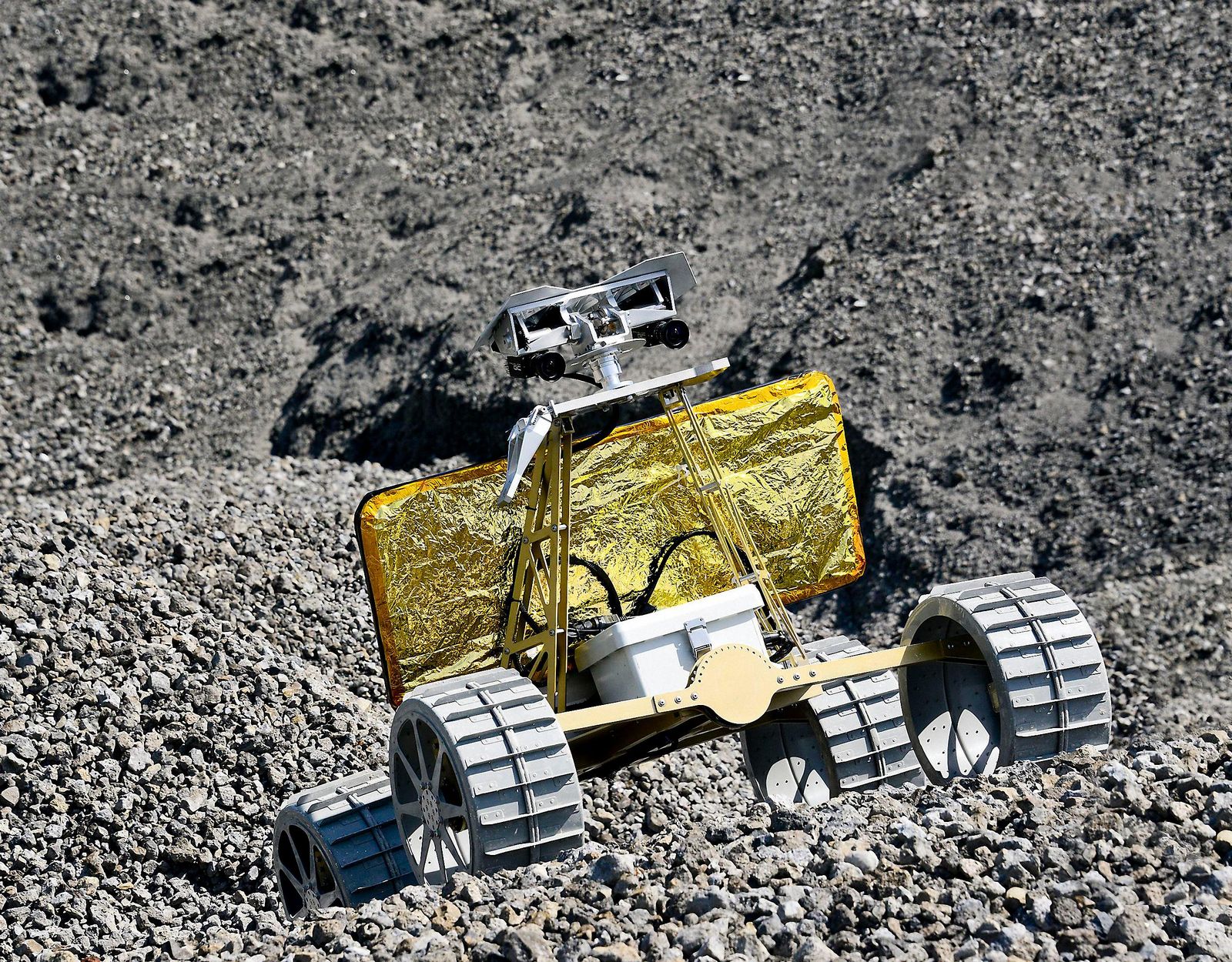 How do prizes induce innovation? Learning from the Google Lunar X-prize