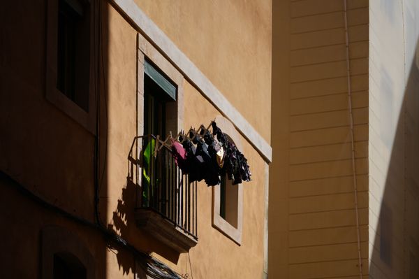 Laundry and Facades in Barcelona Light thumbnail