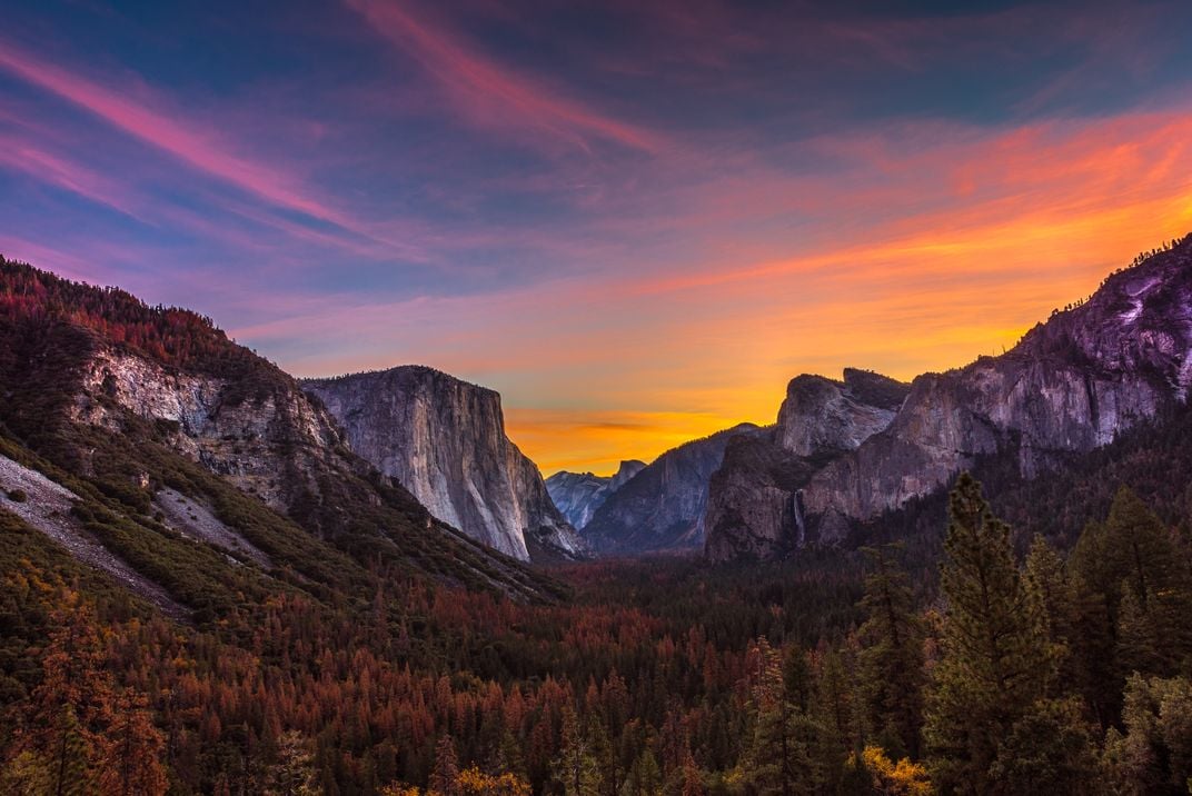 Sunrise at Tunnel View in Yosemite National Park | Smithsonian Photo ...