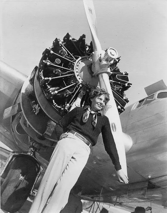 Amelia Earhart with her Pratt and Whitney R1340-S3H1 engine