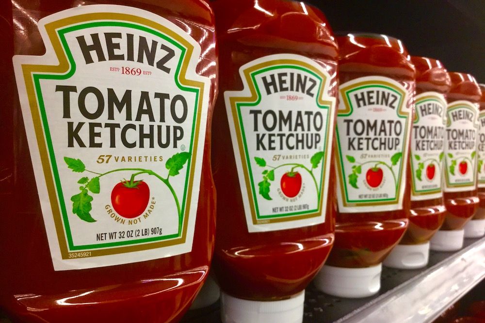 Heinz is teaching us how to pour ketchup correctly