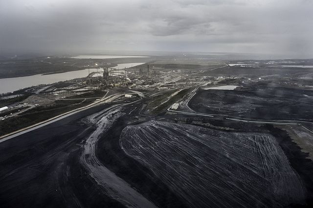 2013111812102311_18_2013_oil-sands.jpg