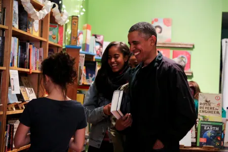 Former U.S. president Barack Obama goes book-shopping with his daughters in Washington, DC in 2015.