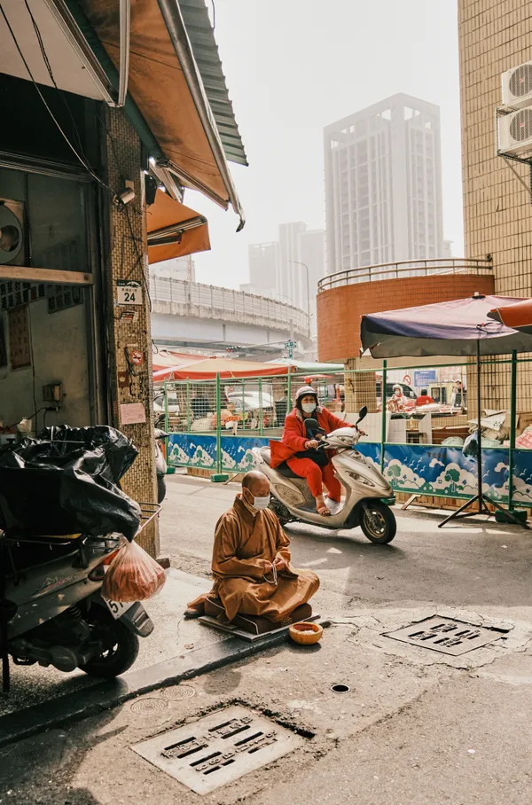 No distractions thumbnail