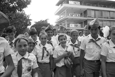 American girl Samantha Smith (center) visited the U.S.S.R. on the invitation of General Secretary Yuri Andropov in July 1983. Here, she's visiting the Artek pioneer camp. 