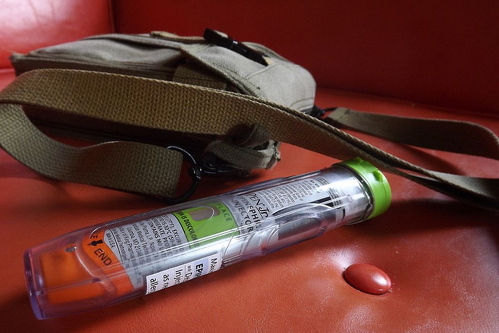 2013102412402810_24_2013_epipen.jpg