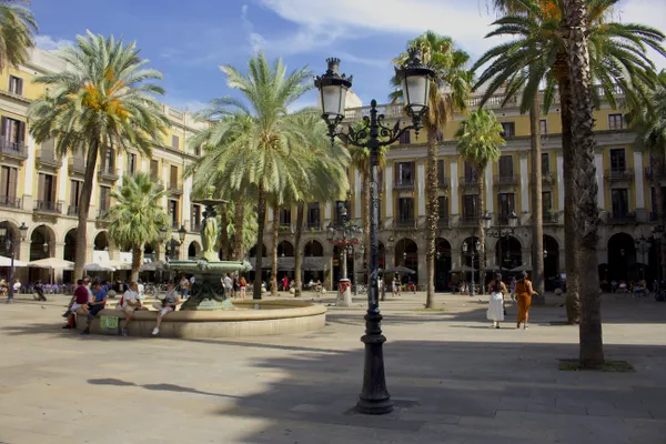 Afternoon in Plaça Reial thumbnail