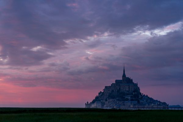 Mont Saint-Michel at sunset thumbnail
