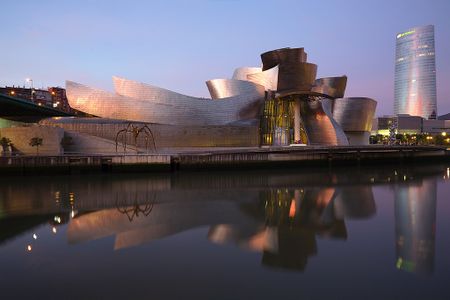 The Guggenheim Bilbao in Spain is one of many museums featuring curvilinear edges