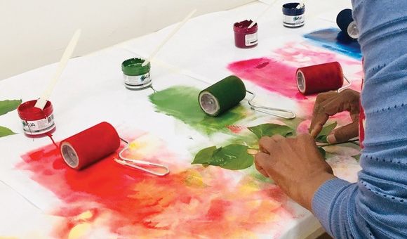 A student learns how to turn spring foliage into botanical watercolors and prints on paper in the Smithsonian Associates studio arts class, Painting and Printing: Leaves Two Ways. (Sue Fierston)