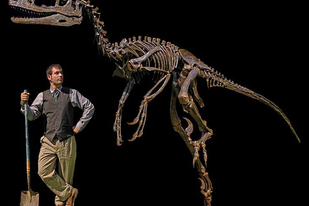 dakotaraptor-human.jpg