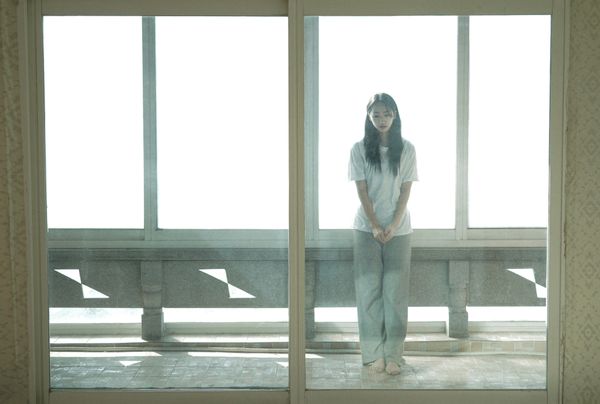 Disconnected girl thumbnail