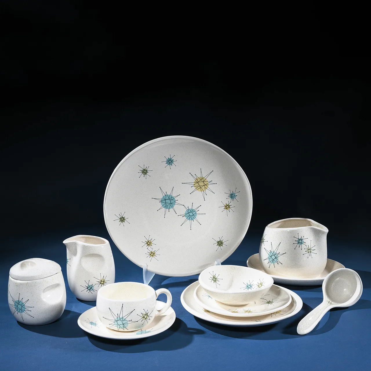 Can You Bring Dinnerware on a Plane: Travel Tips