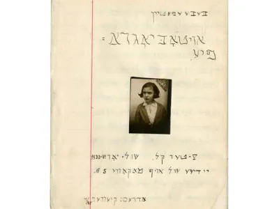 Cover of the autobiography of Beba Epstein written in the 1933-34 school year, with a picture of her. (Photo credit: YIVO Institute for Jewish Research. The Martynas Mažvydas National Library of Lithuania is the custodian of Beba Epstein’s autobiography, which was digitized with their consent as part of the Edward Blank YIVO Vilna Online Collections project)