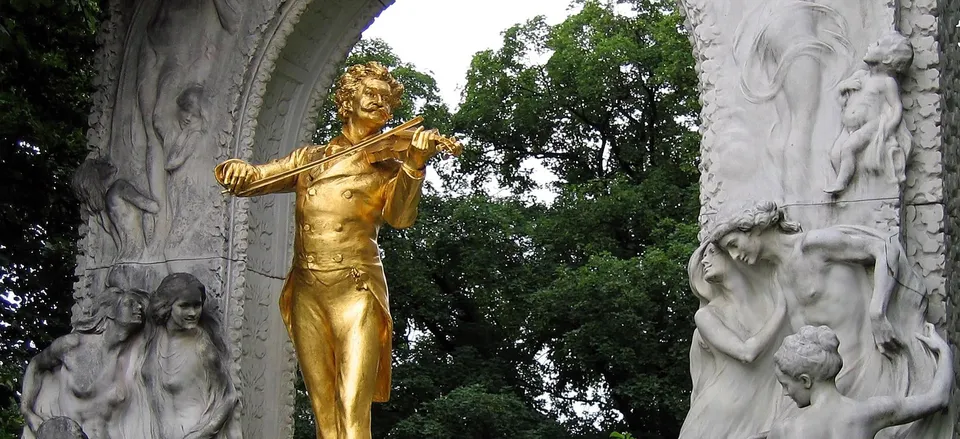  The beautiful Strauss memorial in Vienna 