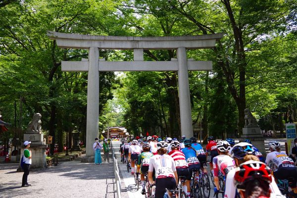 Road racers passing through the torii gate thumbnail