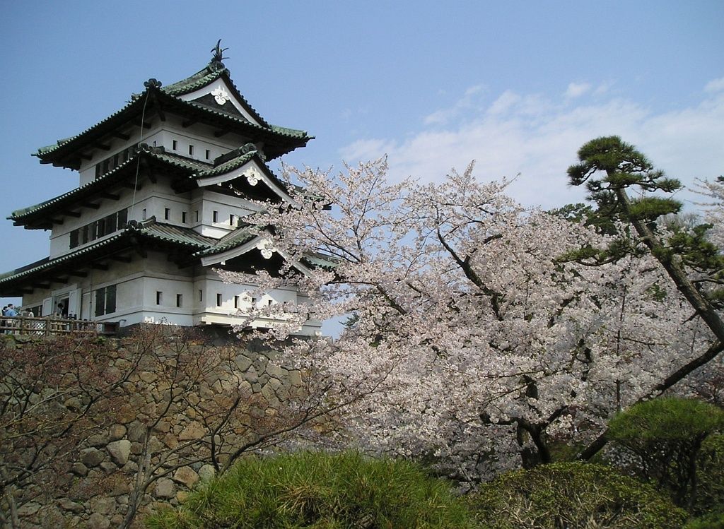 1,800 Volunteers Pull a 400-Ton Japanese Castle Keep Back Toward Its Original Location After a Decade of Restoration Work