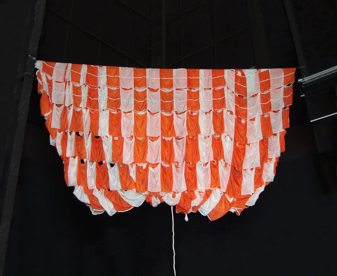 ribbon-sail main parachutes