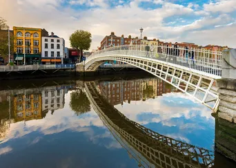 Ireland: A Tailor-Made Journey into Traditional Irish Culture and Country Life description