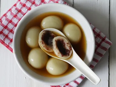 Tang yuan fill the bowls of Asian&nbsp;households worldwide during Lunar New Year celebrations, the white, spherical desserts serving as edible representations of the moon shining overhead.
&nbsp;