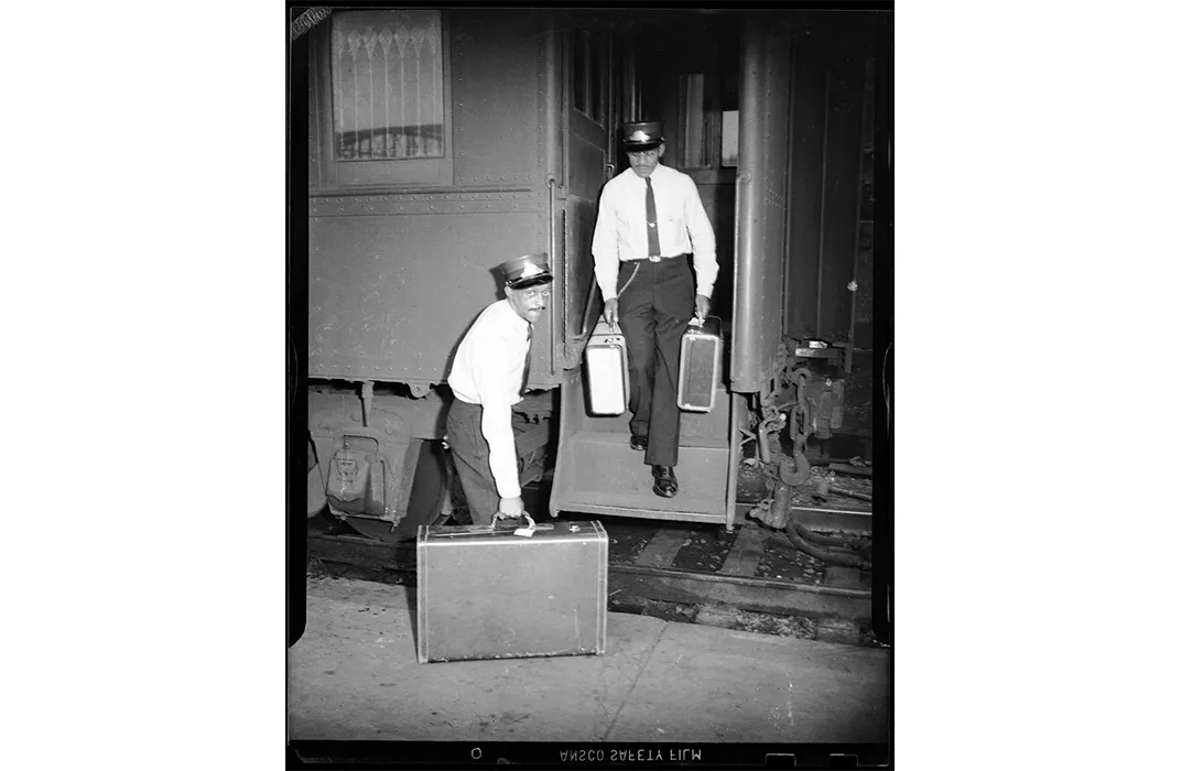 1920s 1930s TRAVELERS ON TRAIN PLATFORM IDENTIFYING LUGGAGE FOR