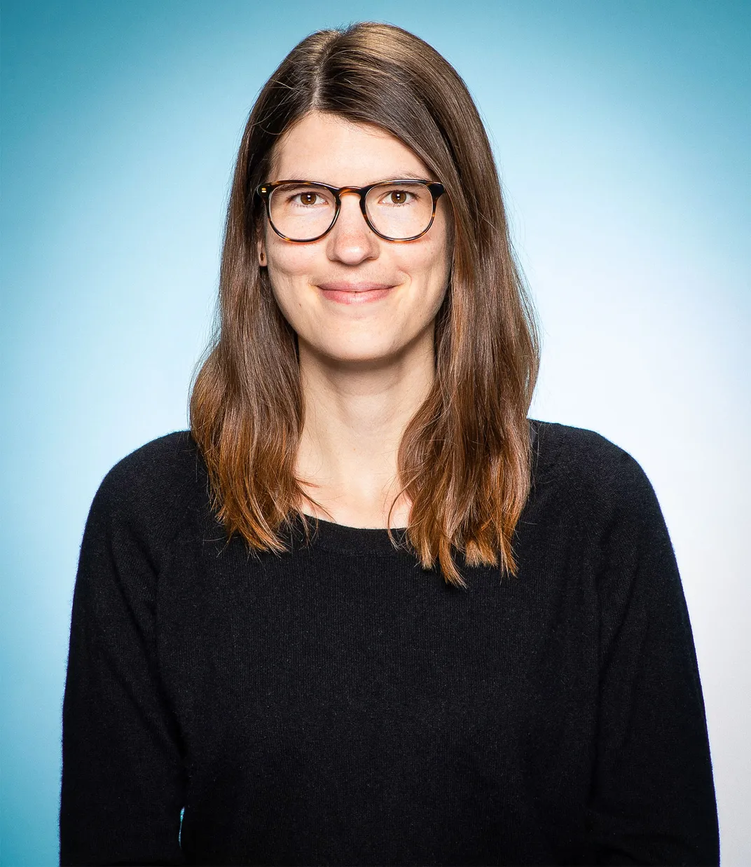 headshot of Laura Lewis