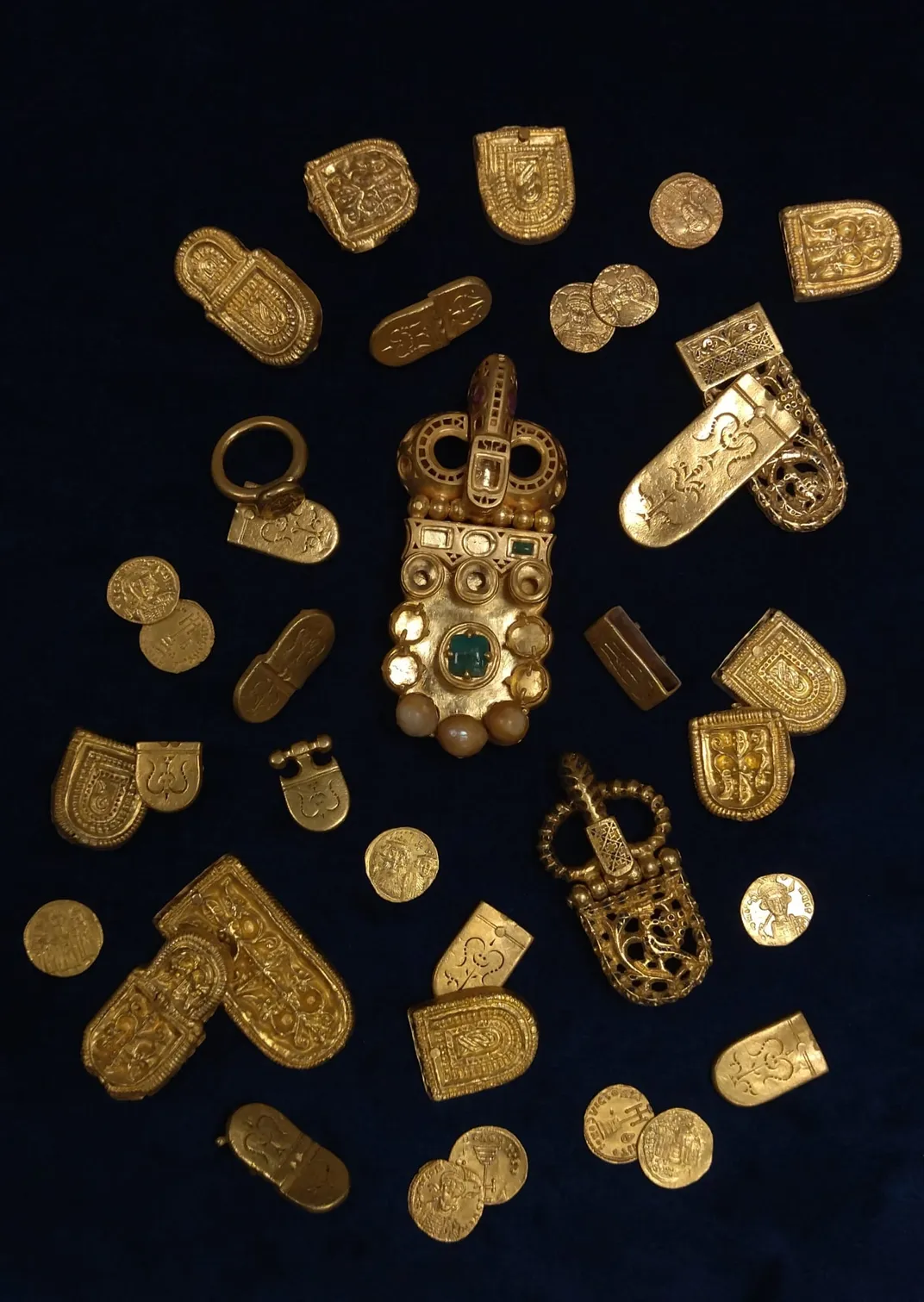 Gold artifacts recovered from the shipwreck