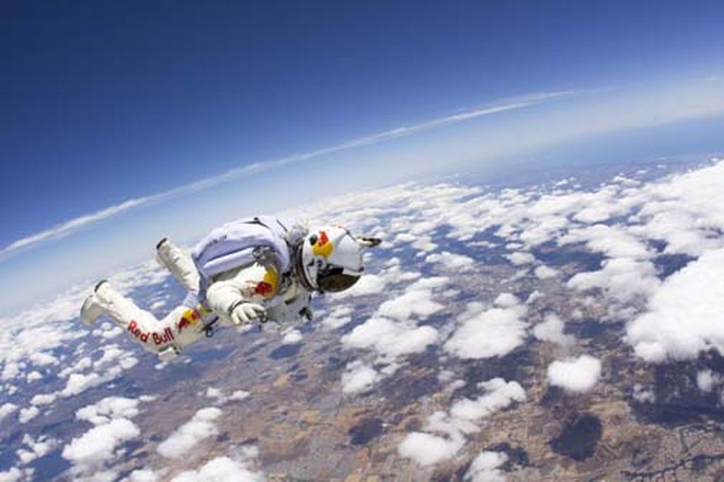 Red-Bull-Stratos-Felix-Baumgartner-Latest-Testing-11-505.jpg