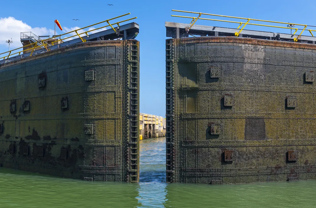 Walls of a lock, Panama Canal
