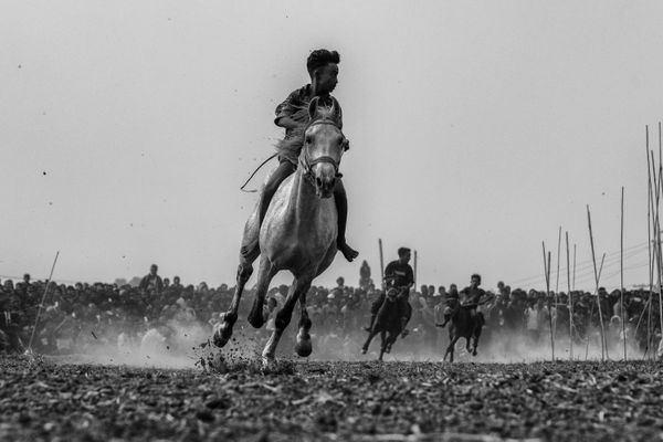 Traditional horse racing competition thumbnail