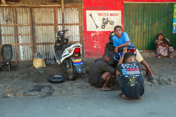 Pieces Moto thumbnail