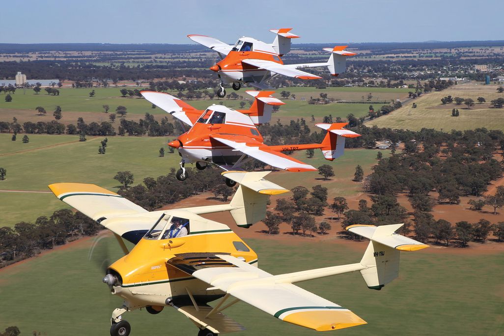 11J_DJ2022_UgliestShowplane-GavinConroyAC3Q8790_LIVE.jpg