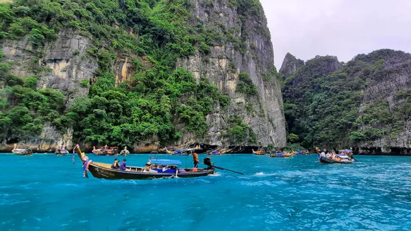 Tourist boats thumbnail