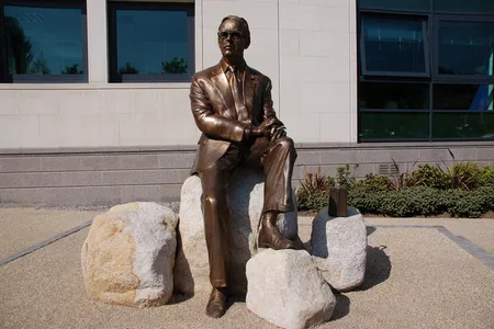 A statue of Frank Pantridge outside the Lisburn Civic Centre in Northern Ireland. His defibrillator sits beside him.
