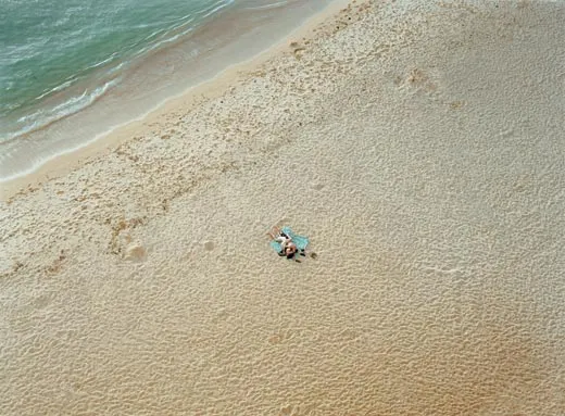 アート・デザイン・音楽 Richard Misrach on the beach Richard Misrach: On The Beach | Fraenkel Gallery
