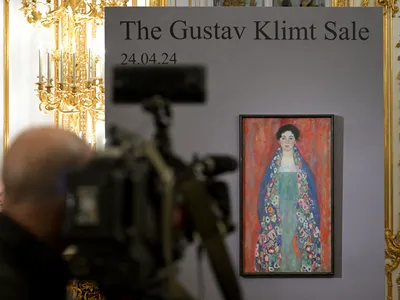 Portrait of Fr&auml;ulein Lieser, the&nbsp;31-by-55-inch work by&nbsp;Gustav Klimt,&nbsp;at a press conference in Vienna