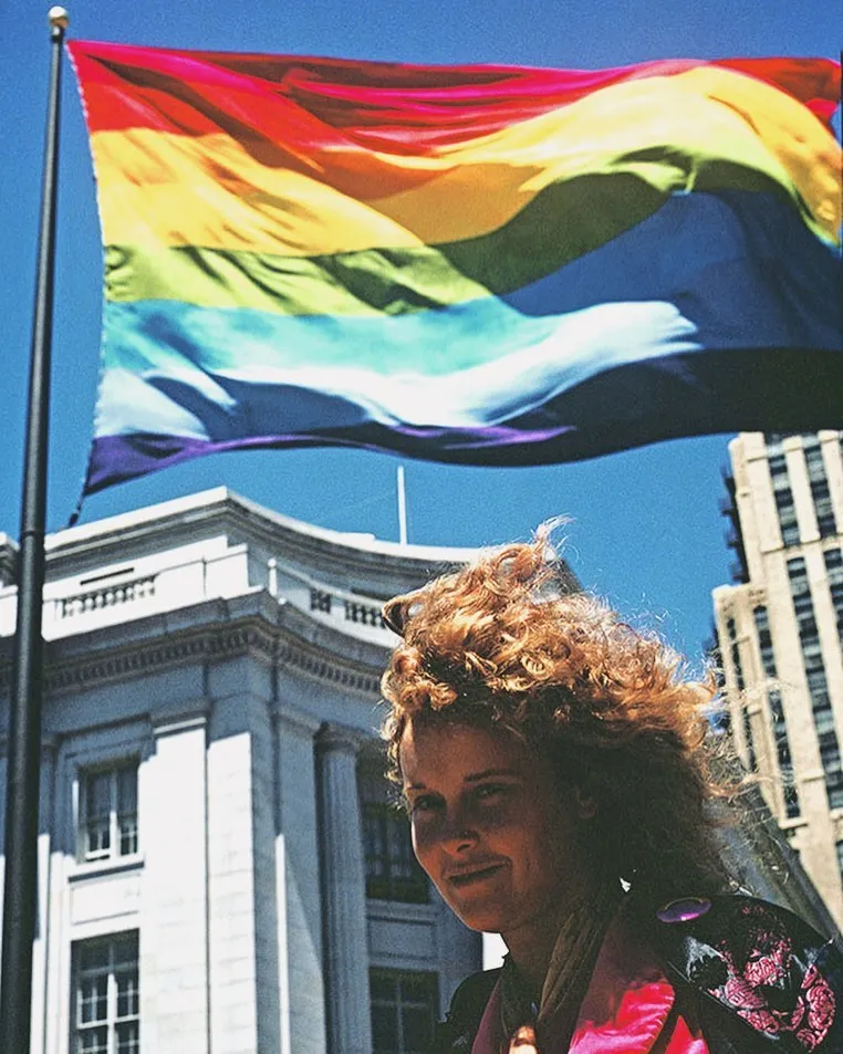 white house with the gay pride rainbow