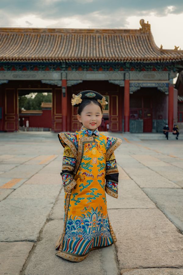 A tiny gōngzhǔ becomes the palace's sunset. thumbnail