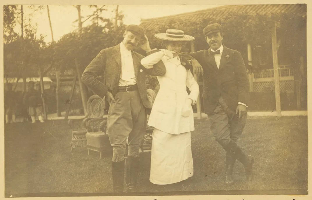 L to R: Gordon Paddock, Alice Roosevelt and Nick Longworth in Seoul in 1905