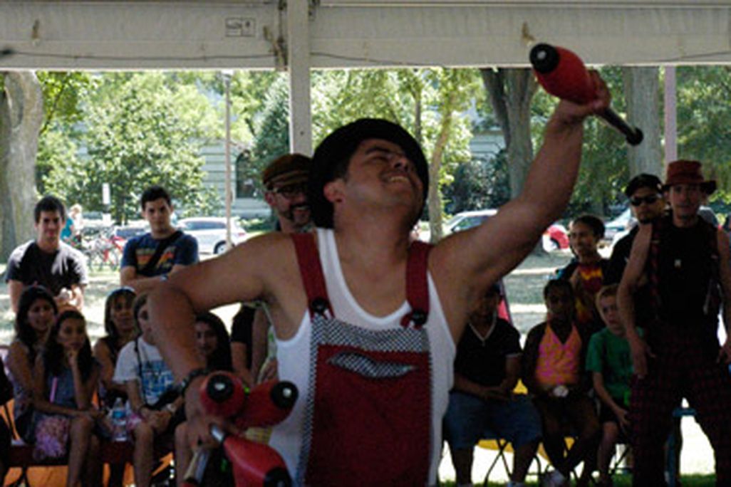 20110711093004colombian-juggler.jpg