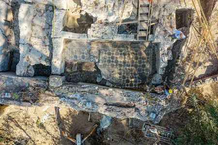 Excavations in Rome uncovered a building near the Colosseum from the second century C.E. with mosaics and frescoes.