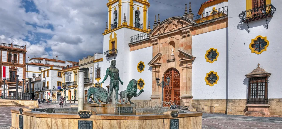  A plaza in charming Ronda 