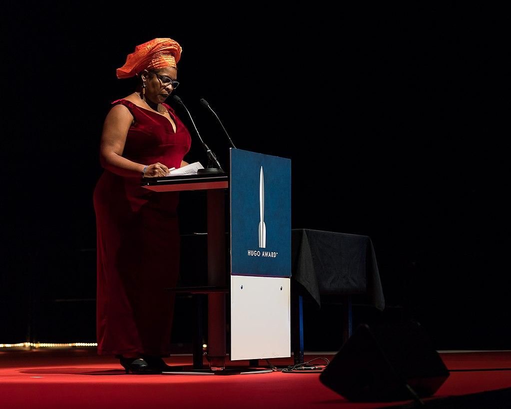 Nalo Hopkinson at podium during 2017 Hugo Awards