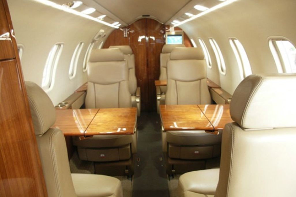 20120831_learjet_main.jpg