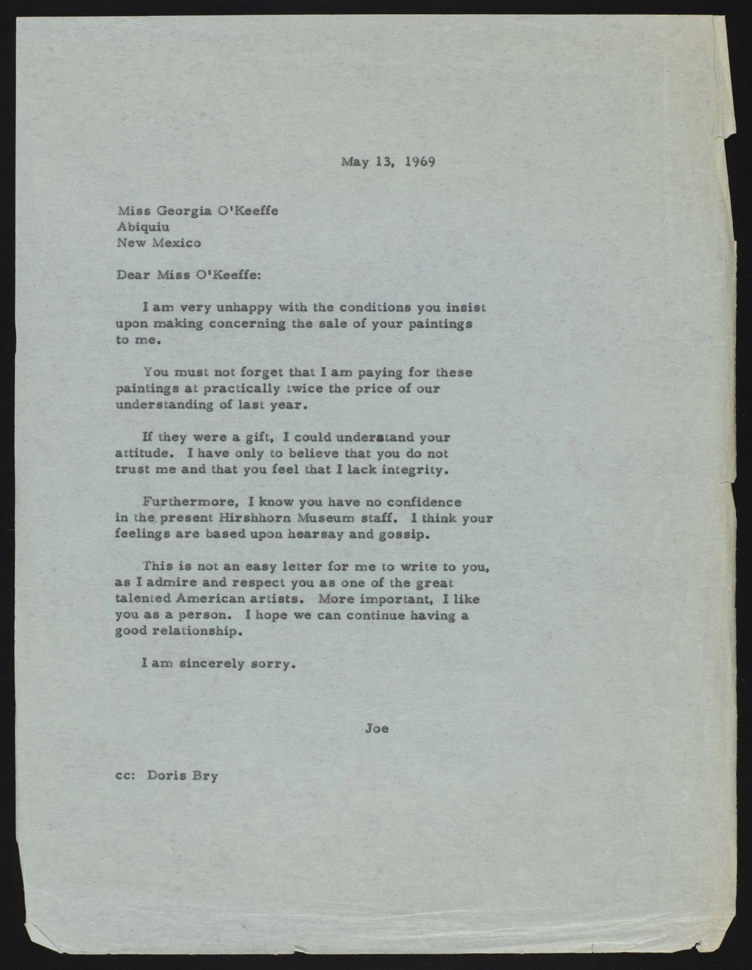 Typewritten letter on blue paper. In the letter, Hirshhorn expresses his unhappiness with the conditions Miss O’Keeffe has set forth.