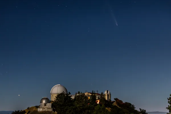 C/2023 A3 (Tsuchinshan–ATLAS) over Lick Observatory thumbnail